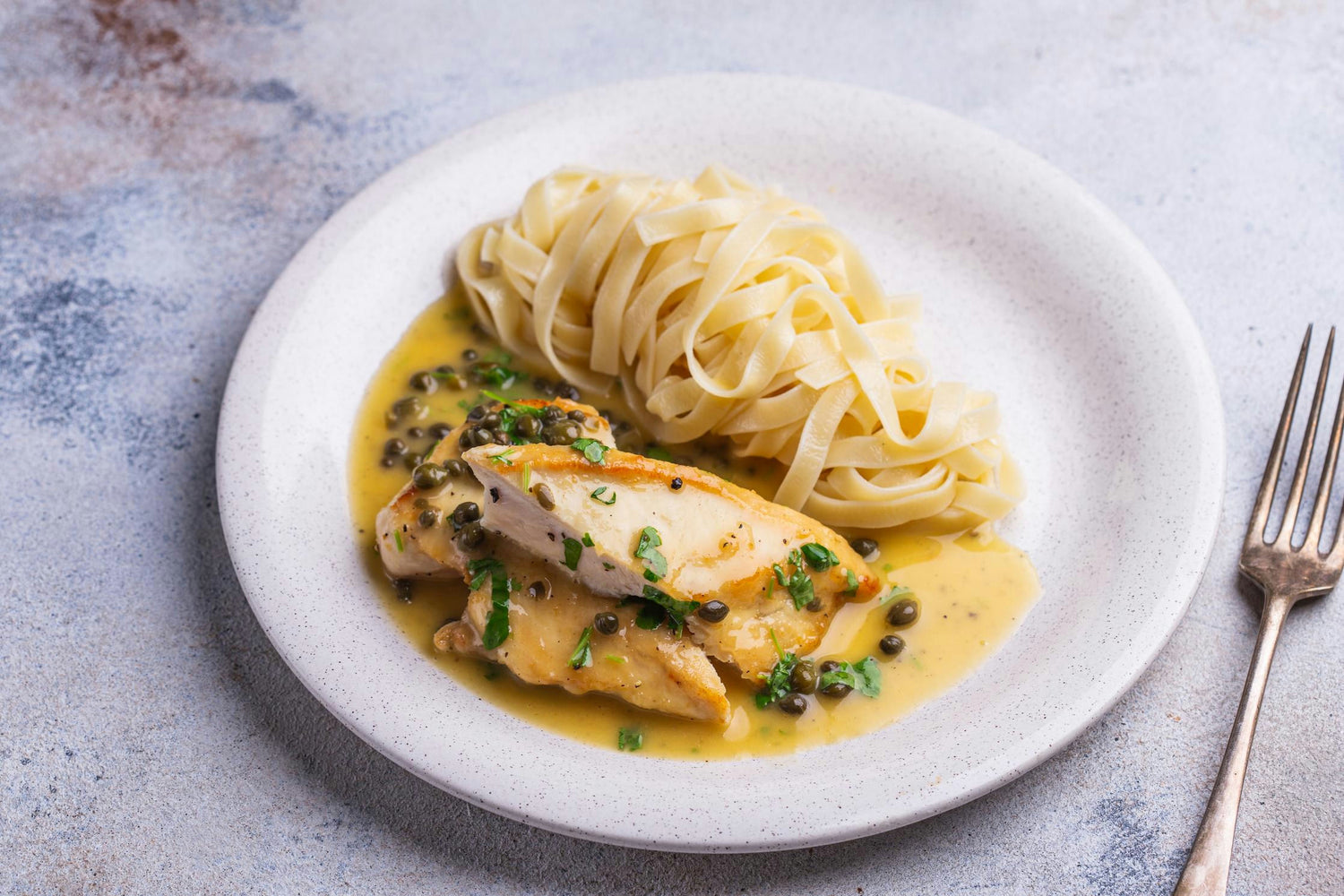 Pollo alla piccata ehk sidruni- ja kapparikastmes kana tagliatelle pastaga: Hero Image - Pos 1