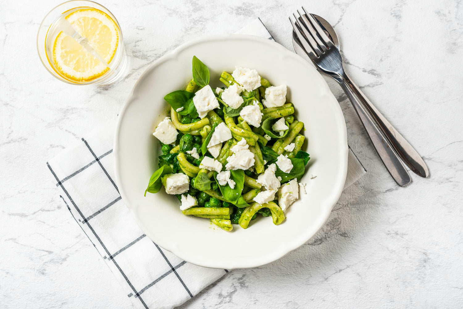 Pesto pasta roheliste herneste ja feta juustuga: Hero Image - Pos 1