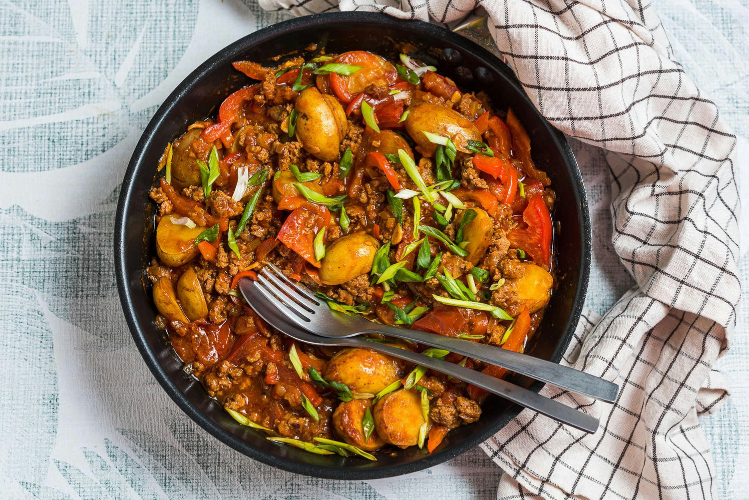 Pannil küpsetatud bolognese kaste kartulitega