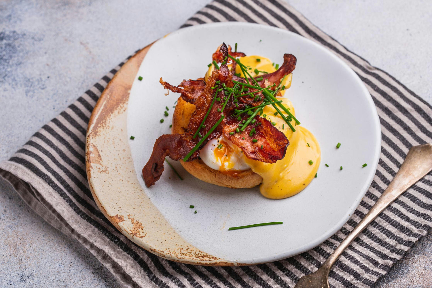 Eggs benedict hollandi kastmega: Hero Image - Pos 1